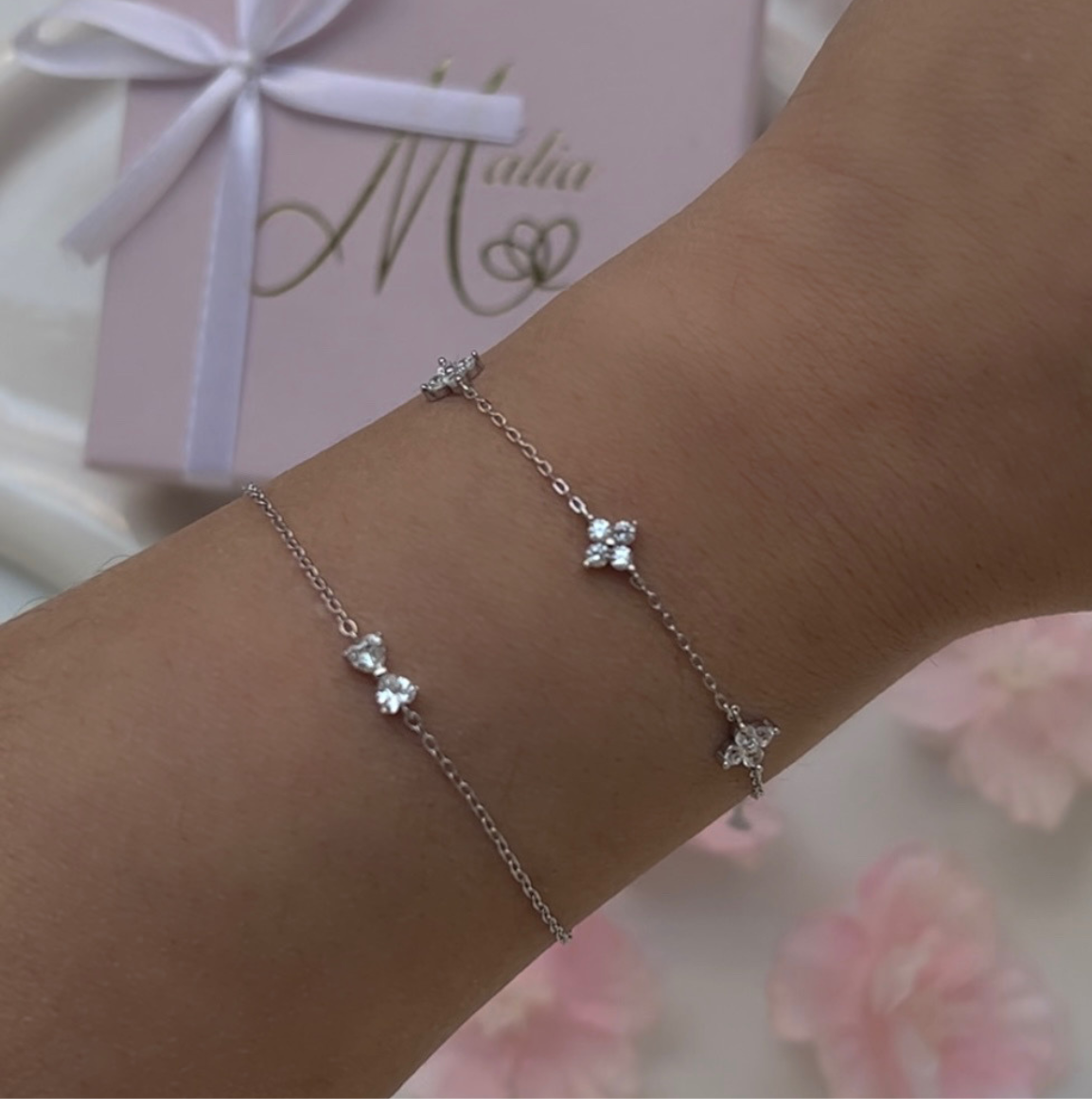 Tiny Bow Armband